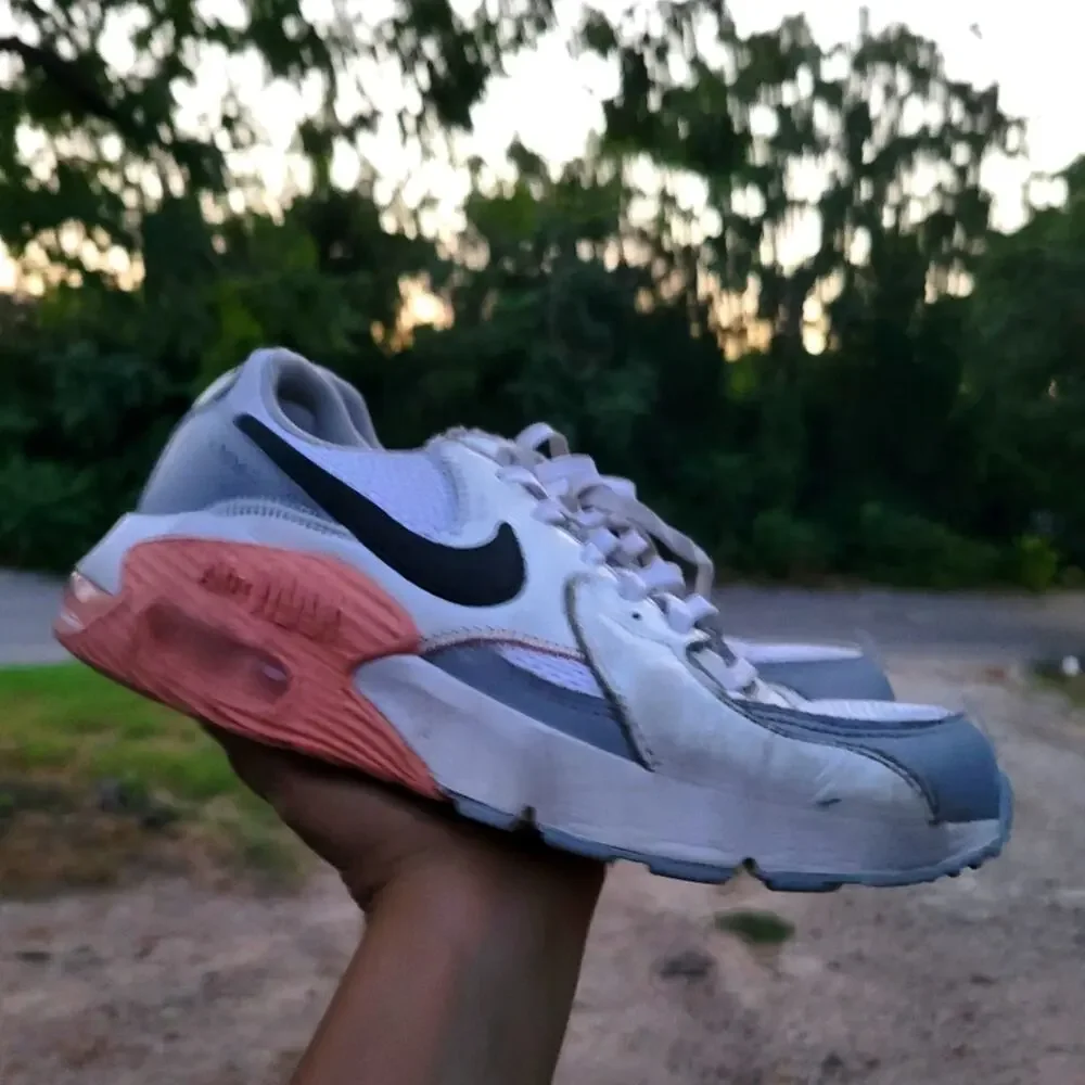 Nike AirMax Shoes Women Size 7 Grey Pink Comfort Athletic Sneaker Lace Up DV2189